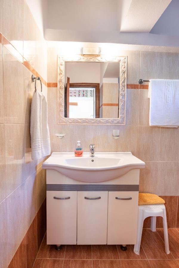 Venetia'S Garden Apartment Lefkos  ภายนอก รูปภาพ